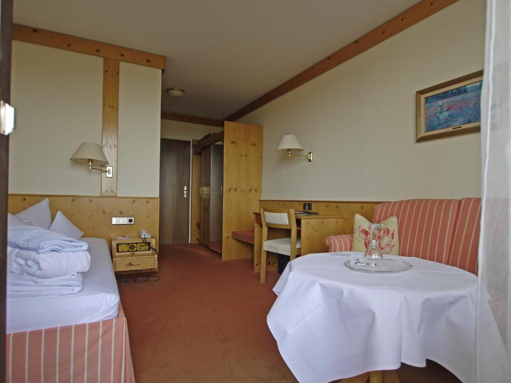 Hotel Schwanen Kaelberbronn Pfalzgrafenweiler Room photo